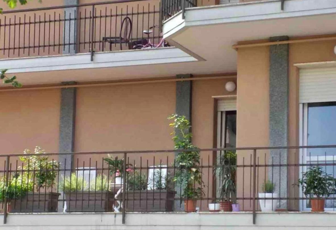 Apartamento Sesto Calende Centro Exterior foto