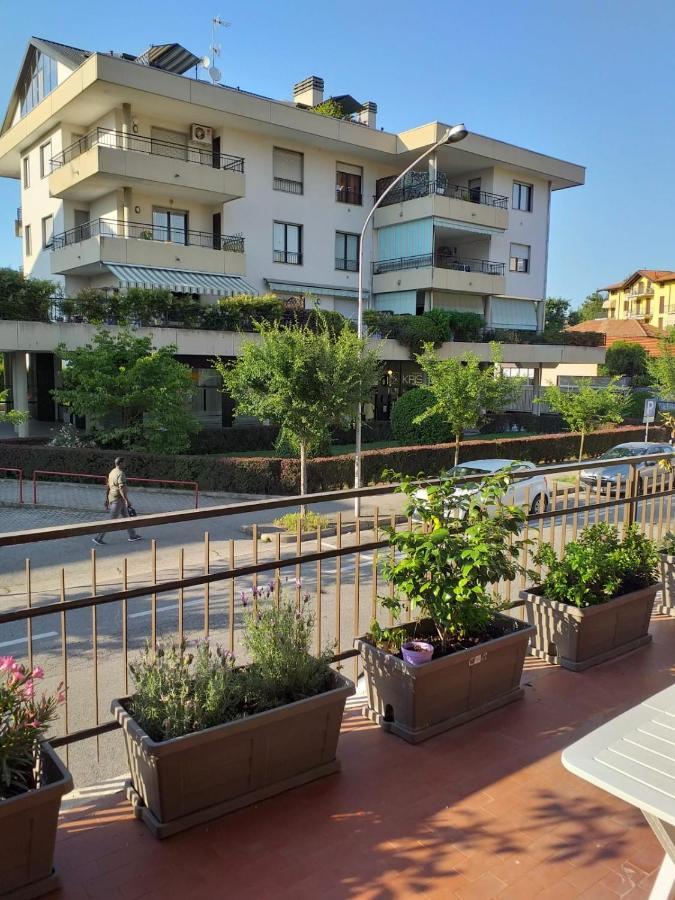 Apartamento Sesto Calende Centro Exterior foto